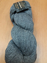 Load image into Gallery viewer, Cascade Classic 220 Wool