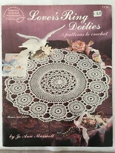 1136  Lover's Ring Doilies